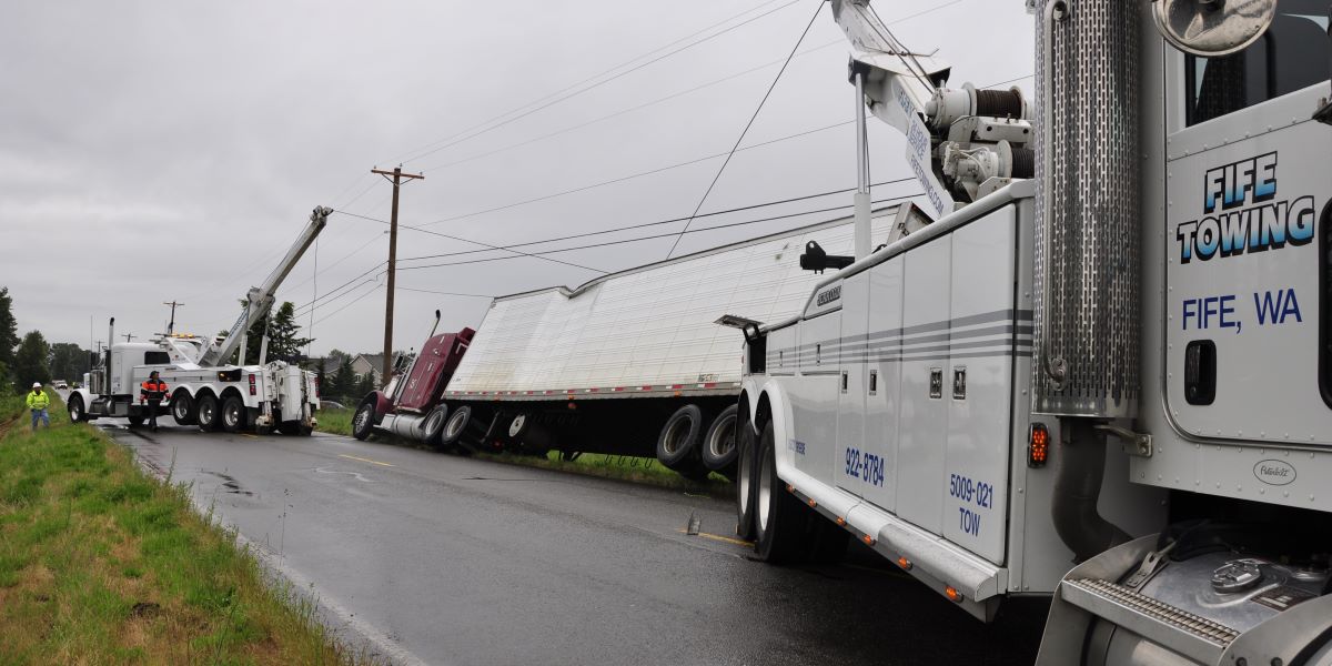 What is Heavy Duty Towing? Fife Service & Towing